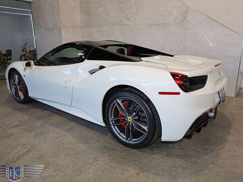 Used 2019 Ferrari 488 Spider image 6