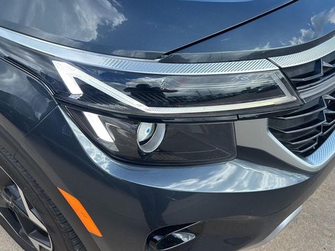 Certified 2025 Kia Seltos S FWD image 28