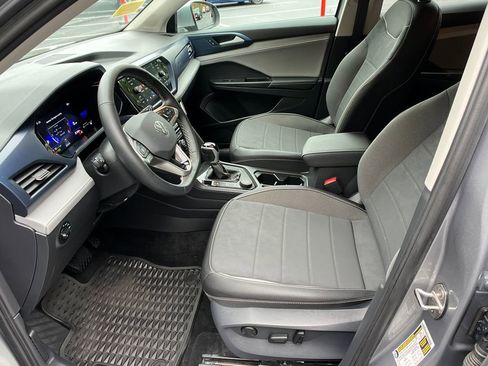 Used 2024 Volkswagen Taos SE image 9