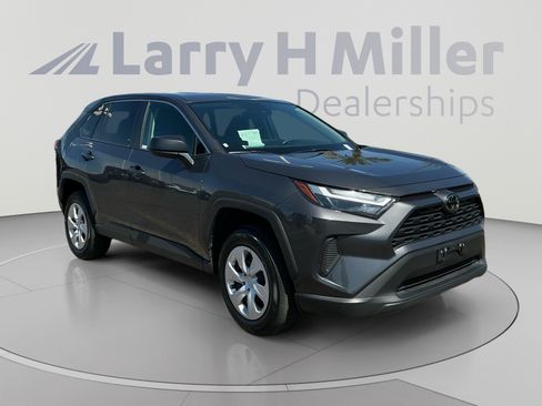 Used 2025 Toyota RAV4 LE AWD/4WD image 7