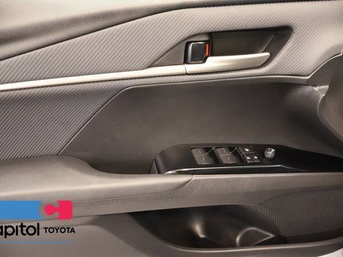 Used 2025 Toyota Camry SE FWD image 9