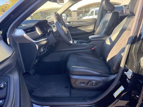 New 2025 Jeep Grand Cherokee L Altitude image 30