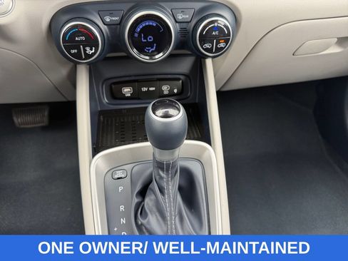 Used 2023 Hyundai Venue Limited FWD image 11