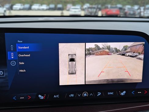 Used 2025 Chevrolet Traverse Z71 w/ Driver Confidence Package image 30