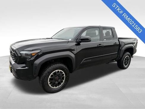 Used 2024 Toyota Tacoma TRD Off-Road image 3