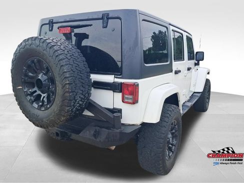 Used 2018 Jeep Wrangler Unlimited Sahara w/ Connectivity Group AWD/4WD image 8