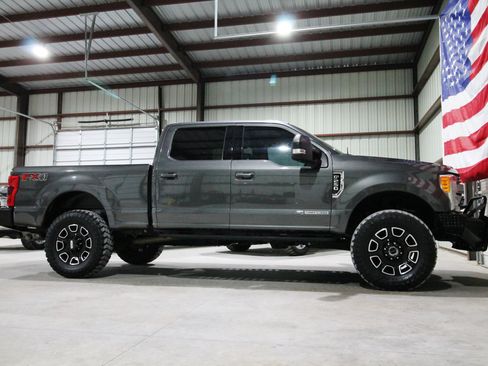 Used 2017 Ford F250 Lariat w/ Lariat Ultimate Package AWD/4WD image 14