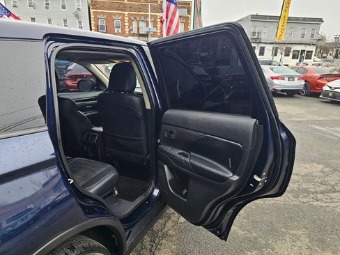 Used 2020 Mitsubishi Outlander LE image 12