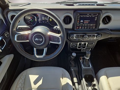 Used 2023 Jeep Wrangler Unlimited Sahara AWD/4WD image 17