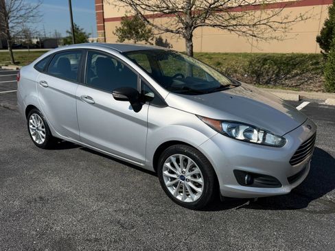 Used 2014 Ford Fiesta SE w/ Equipment Group 201A image 6