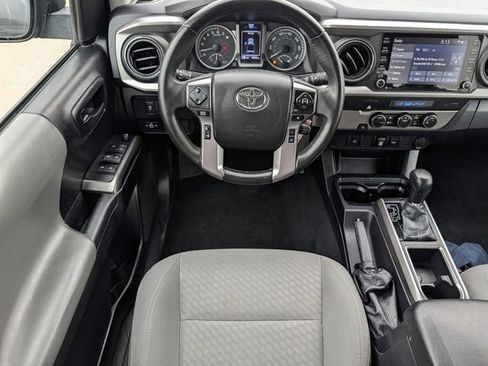 Used 2022 Toyota Tacoma SR5 RWD image 11