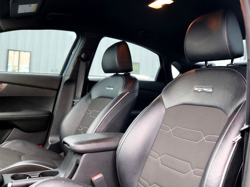 Used 2023 Kia Forte GT-Line image 16