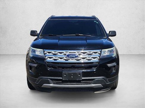 Used 2018 Ford Explorer XLT AWD/4WD image 2