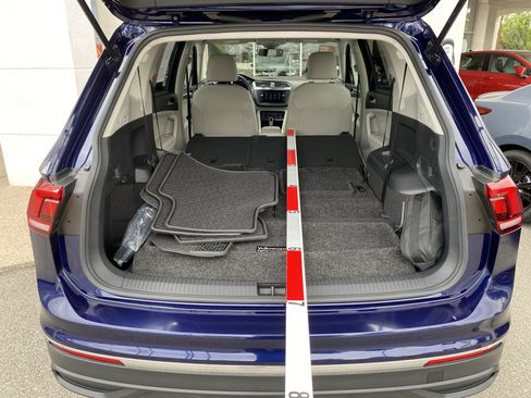 Certified 2022 Volkswagen Tiguan SE FWD image 19
