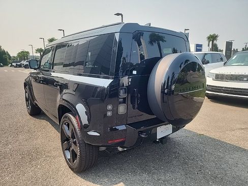 New 2026 Land Rover Defender 110 X-Dynamic SE AWD/4WD image 3