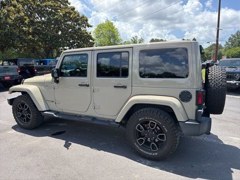 Used 2018 Jeep Wrangler Unlimited Sahara AWD/4WD image 4