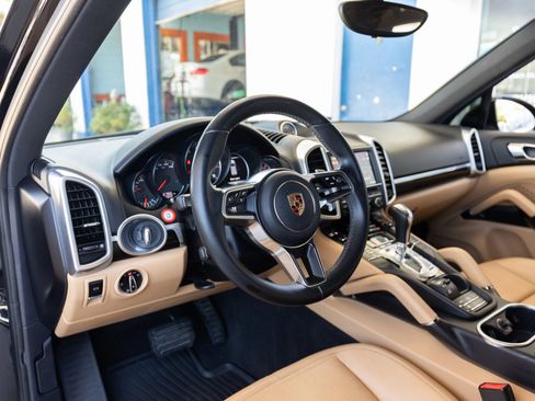 Used 2016 Porsche Cayenne AWD/4WD image 21