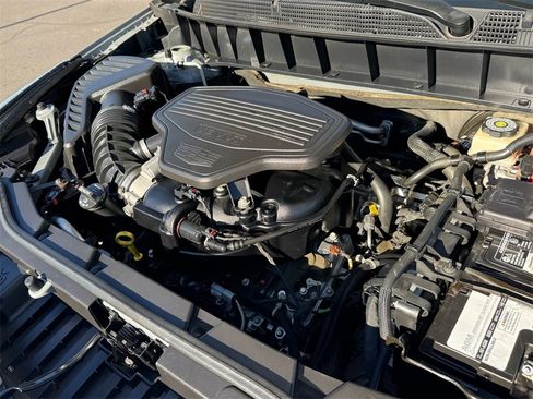 Used 2018 Cadillac XT5 Platinum w/ Driver Assist Package image 25