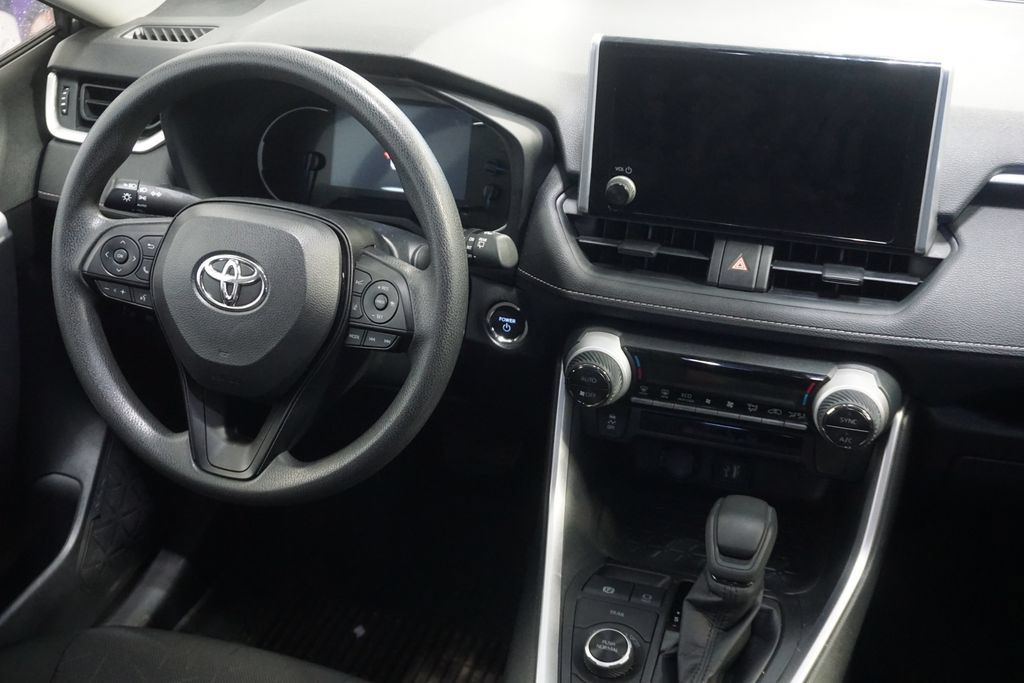 Used 2025 Toyota RAV4 XLE AWD/4WD image 25