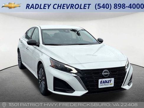 Used 2025 Nissan Altima 2.5 SV FWD image 21