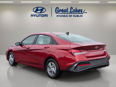 Certified 2024 Hyundai Elantra SE FWD image 3