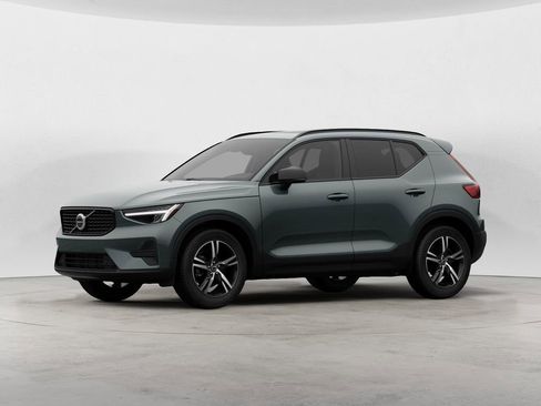New 2026 Volvo XC40 B5 Core w/ Climate Package image 6