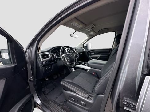 Used 2017 Nissan Titan SV image 24
