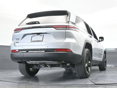 Used 2023 Jeep Grand Cherokee Altitude AWD/4WD image 62