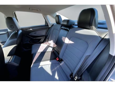 Used 2025 Volkswagen Jetta SE FWD image 18