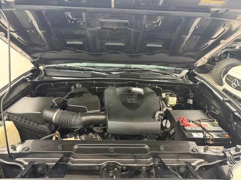 Used 2021 Toyota Tacoma TRD Sport w/ Technology Package AWD/4WD image 33