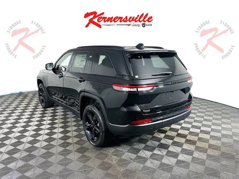 New 2025 Jeep Grand Cherokee Altitude image 5