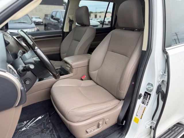 Used 2021 Lexus GX 460 Premium w/ Premium Package AWD/4WD image 16