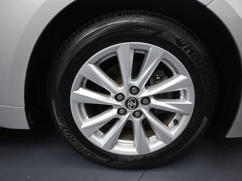 Used 2024 Toyota Corolla LE w/ LE Convenience Package FWD image 5