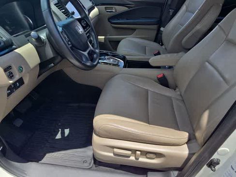 Used 2019 Honda Pilot Touring image 16