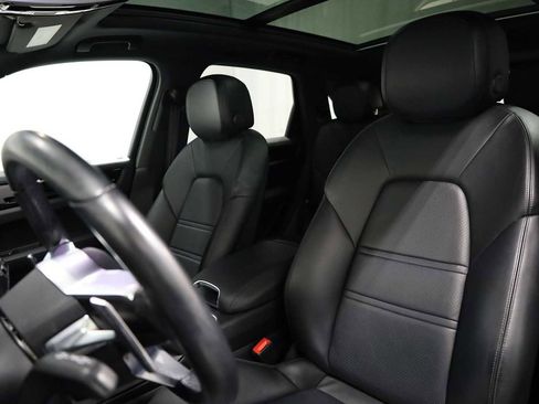 Used 2022 Porsche Cayenne image 5