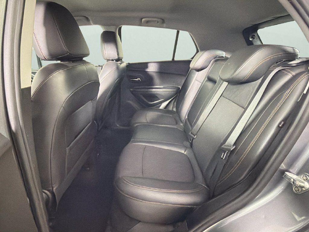 Used 2020 Chevrolet Trax LT w/ LT Convenience Package FWD image 25
