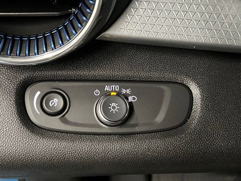 New 2026 Chevrolet Trax LT w/ LT Convenience Package image 13