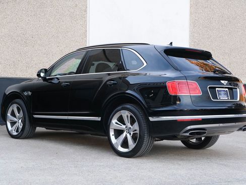 Used 2018 Bentley Bentayga image 13