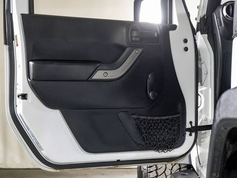 Used 2018 Jeep Wrangler Sport image 29