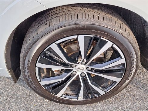 Used 2025 Volvo XC60 B5 Plus image 29