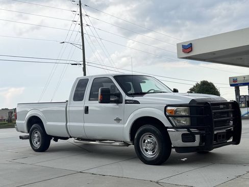 Used 2012 Ford F250 XL w/ PWR Equipment Group RWD image 3