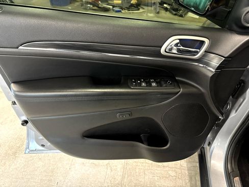 Used 2019 Jeep Grand Cherokee Limited image 27