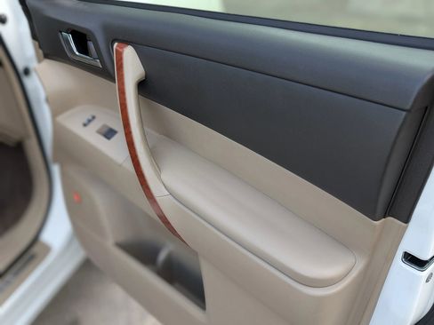 Used 2009 Toyota Highlander Limited FWD image 26