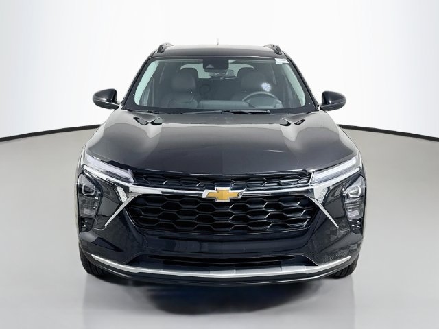 Used 2026 Chevrolet Trax LT w/ LT Convenience Package FWD image 2