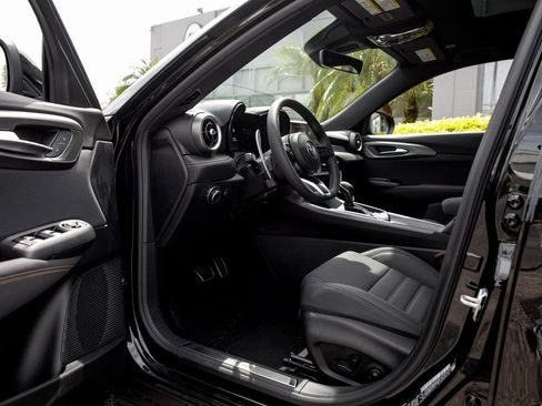 New 2025 Alfa Romeo Tonale w/ Premium Package image 25