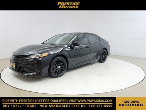 Used 2020 Toyota Camry LE image 3