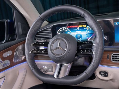 New 2026 Mercedes-Benz GLS 580 4MATIC image 16