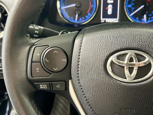 Used 2017 Toyota Corolla SE image 18