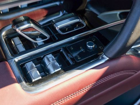 Used 2023 Land Rover Range Rover SE image 17