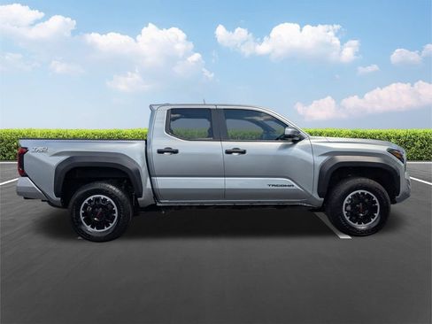 Certified 2024 Toyota Tacoma TRD Off-Road AWD/4WD image 3